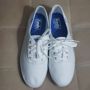 White keds shoes